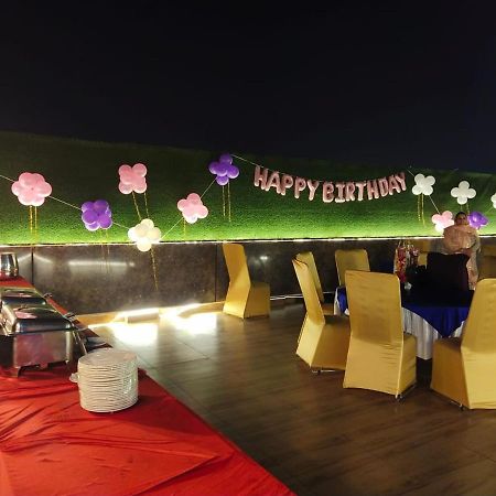 Airport Hotel Bollywood Paradise นิวเดลี ภายนอก รูปภาพ