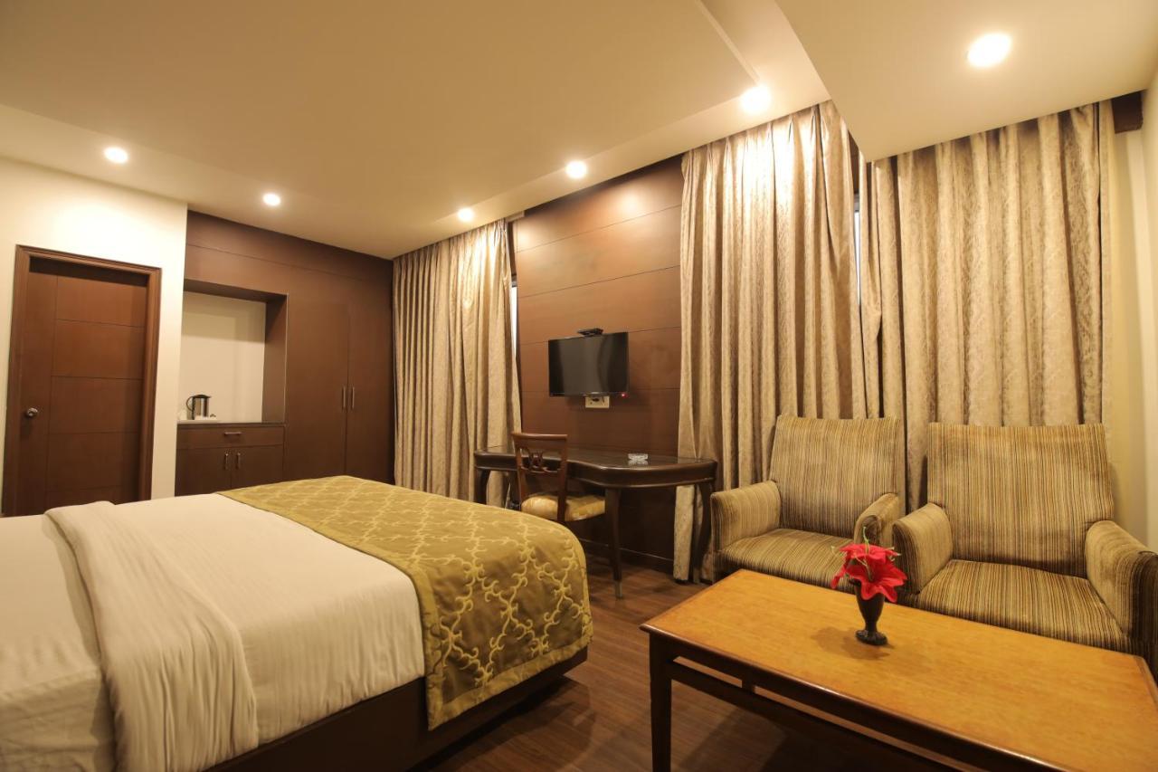 Airport Hotel Bollywood Paradise นิวเดลี ภายนอก รูปภาพ