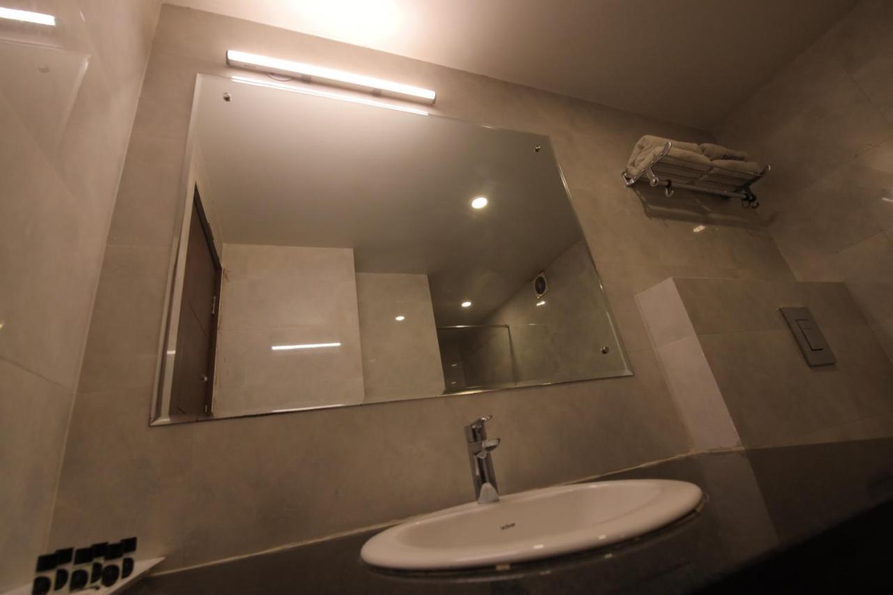 Airport Hotel Bollywood Paradise นิวเดลี ภายนอก รูปภาพ